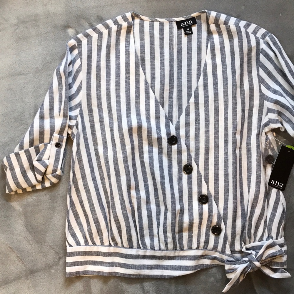 *SOLD* NWT Women’s XS Linen Top